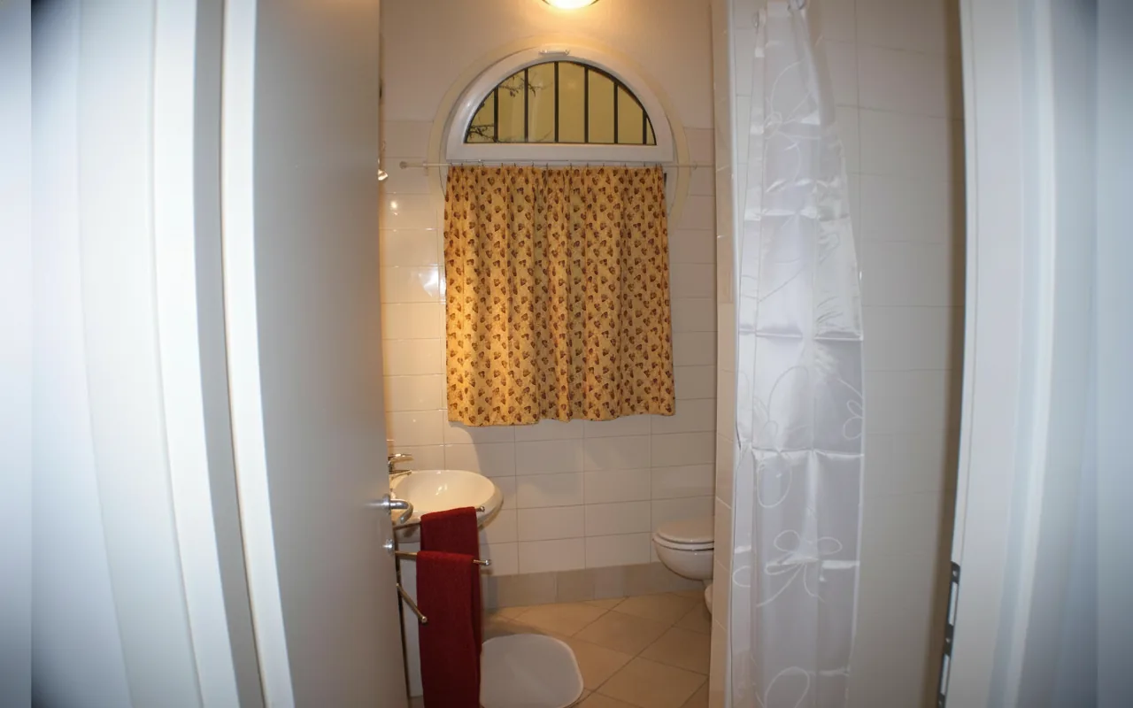 Camera con bagno privato — Appartamenti Serlio 24, Bologna (Emilia-Romagna) (foto 51)